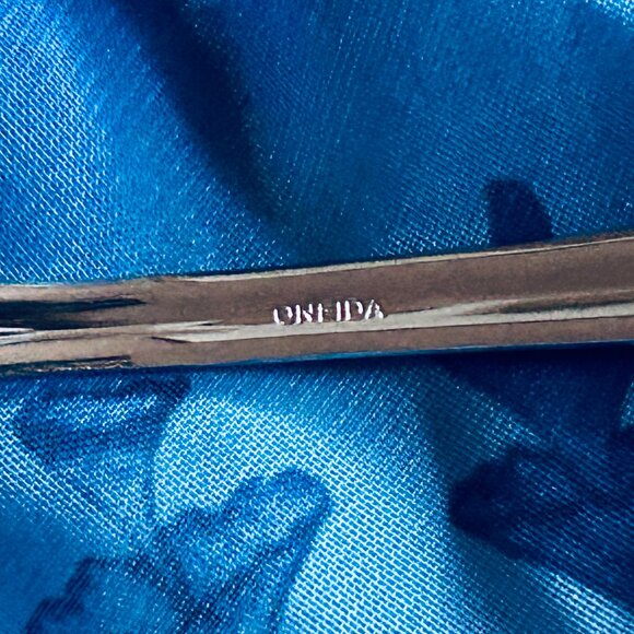 Oneida Tribeca Glossy Master Butter Knife/Butter Server - Picture 5 of 8